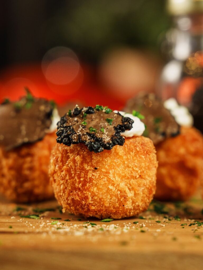 Bolinhos empanados com cobertura