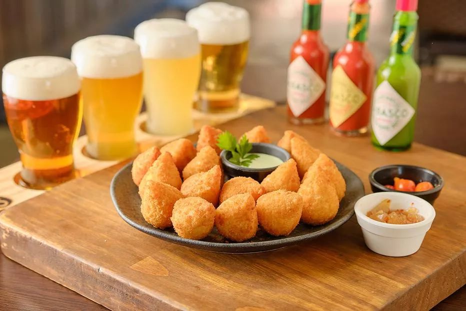 Coxinhas e chopp