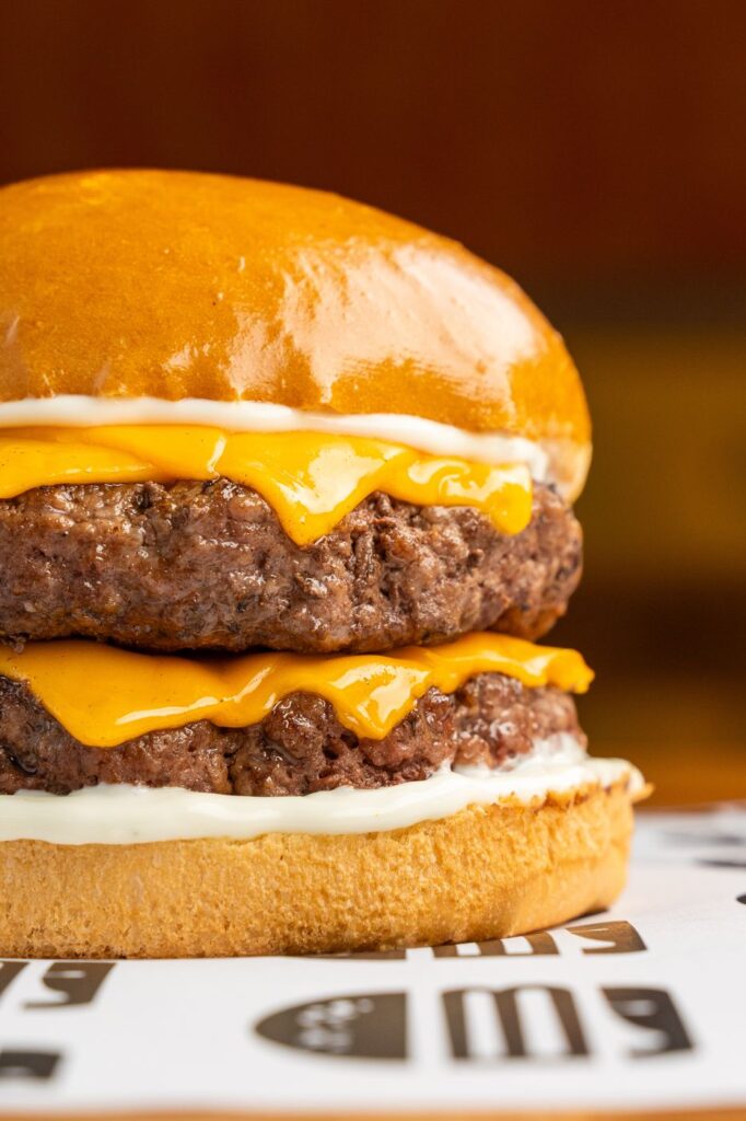 Hambúrguer duplo com cheddar, Bona Burguer