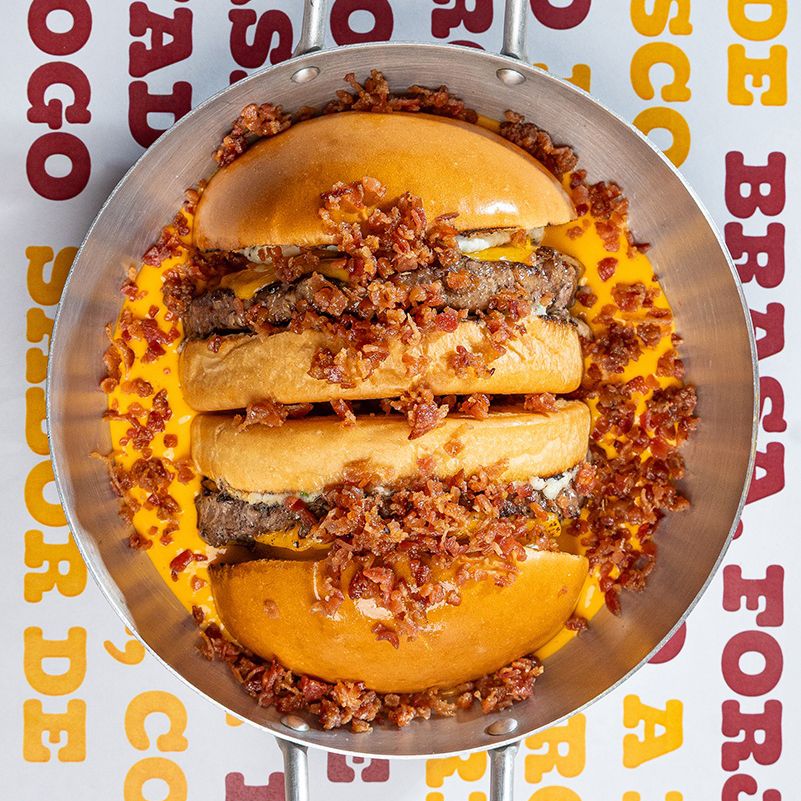 Hambúrguer triplo com bacon, Oia Burguer
