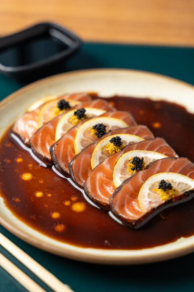 Sashimi de salmão com molho, Boni Sushi