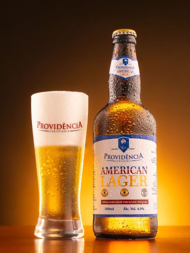 Cerveja Providência American Lager com copo